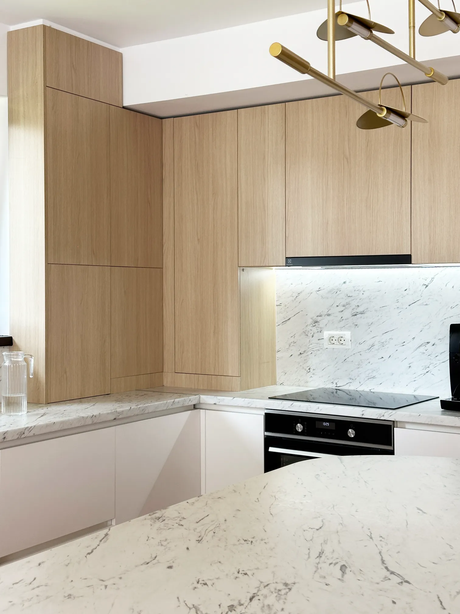 Apartament elegant – mobilier la comandă și accente contemporane